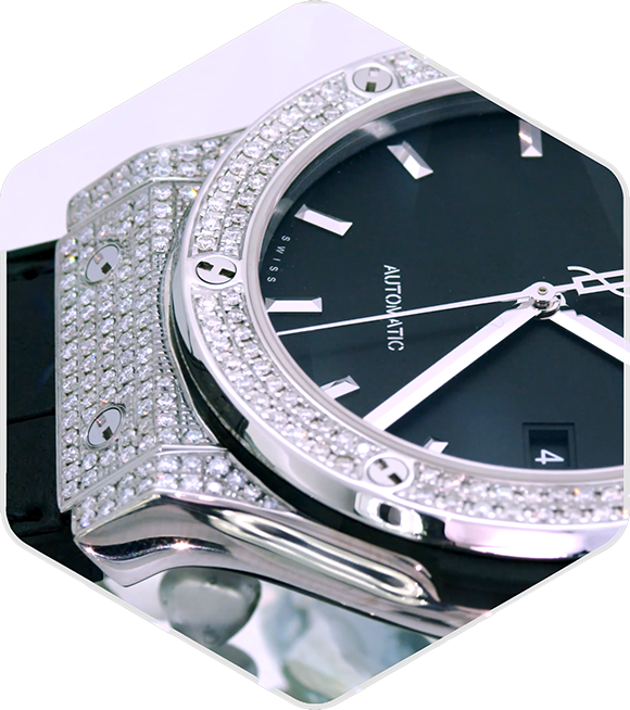 Hạn chế va chạm khi sử dụng đồng hồ nam đính kim cương
