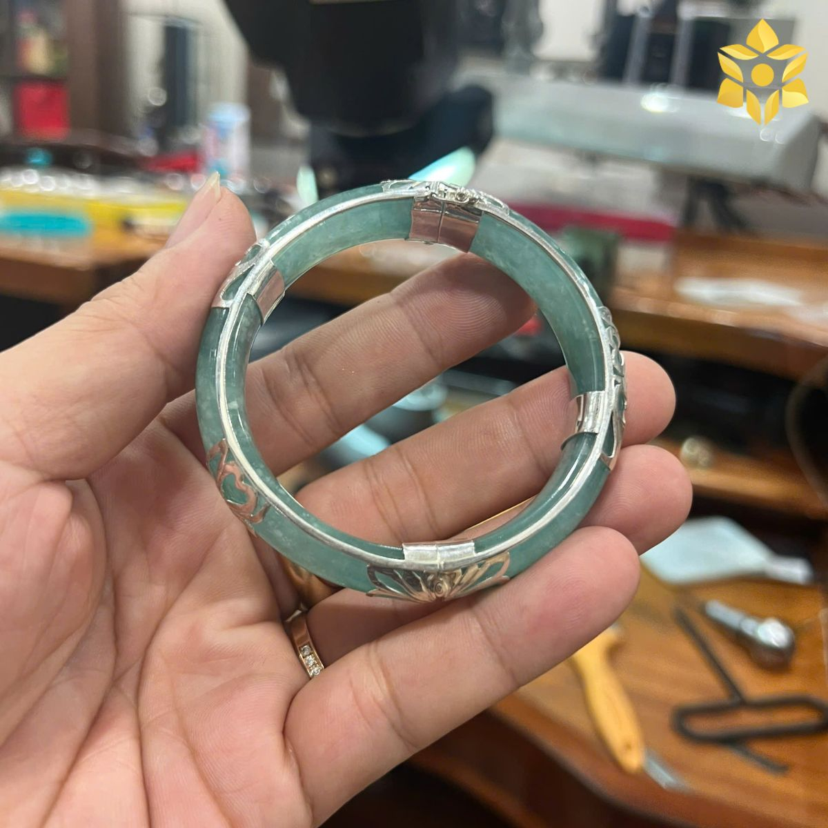 Dịch Vụ Phục Chế Vòng Tay Ngọc Bích Nứt Vỡ: Nghệ Thuật Bọc Bạc Ý Tinh Xảo Tại Kiệt Tác ảnh 6